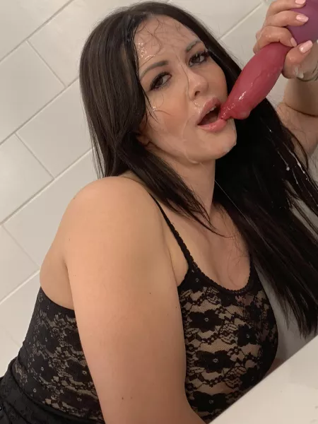 Let's be honest, I'm happiest with cum on my face [OC] by larkinlovexxx