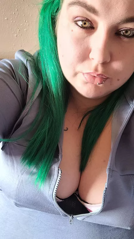 😍😉 Let's chat?! by FirsttHotwife