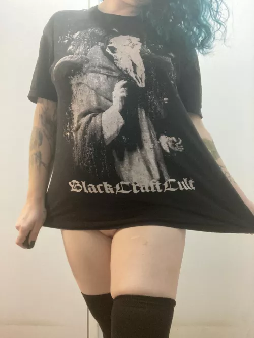 let’s cuddle? 👉👈🖤 by s0urbats