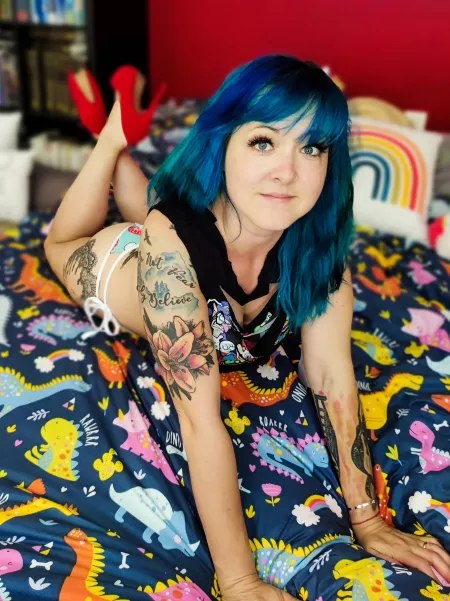 Let's cuddle and talk about the Jurassic period. by gothic_popsicle