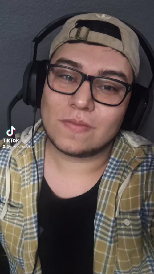 Let’s game? 24M - PS5 Warzone , Cold War , GTA V , Dead by Daylight , Minecraft , The Forest & more :) by GaymerMikey