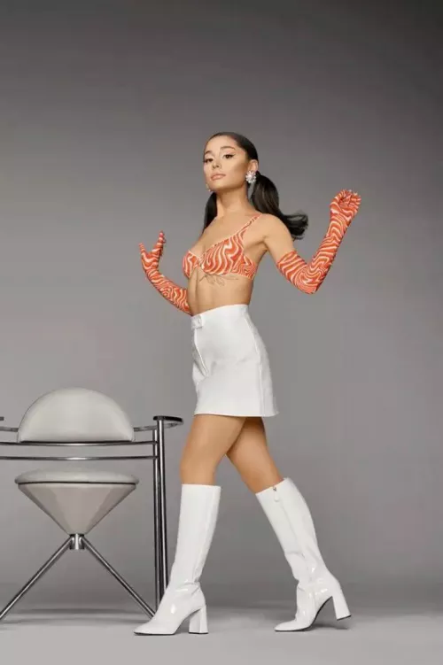 Let’s get bi for Ariana by bobbbi111