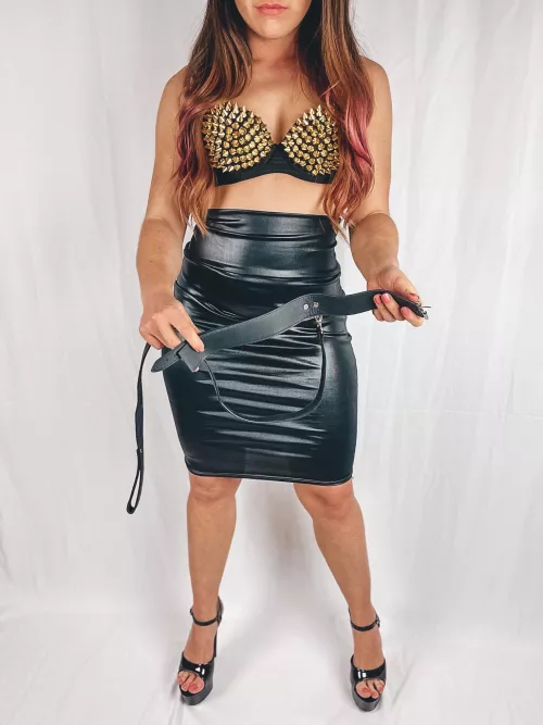 Let’s get you on the leash. I want a pet 😈 by somuchtohandle