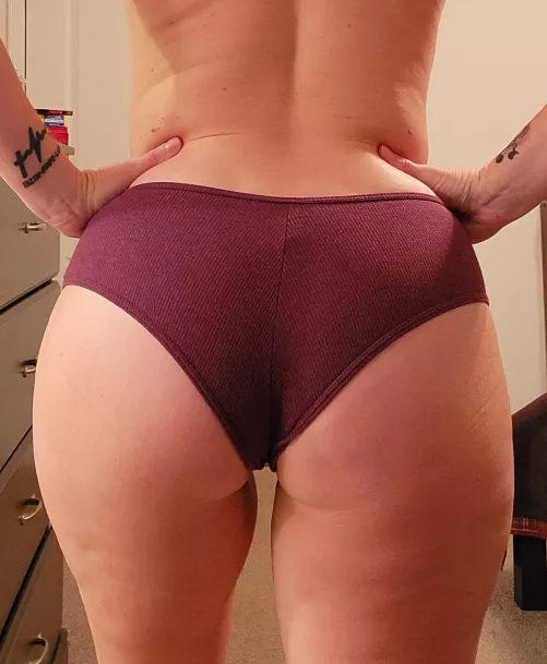 Let's have a happy ending to a long weekend!! A little 🍑 for you!! [F] by nlicious01