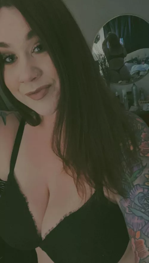 Let’s have some fun 💋💦 I can’t get enough big hard cock. Sub to my OF for explicit content that is sure to make you rock hard 🤤😏 OF: Scarletton by Scarlettonxo