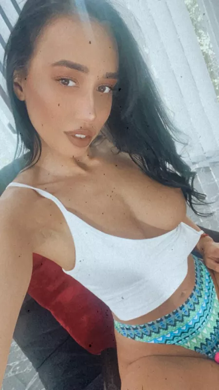 Let’s have some fun! I’m online 👉 https://m.chaturbate.com/debraray__/ by Debra_ray