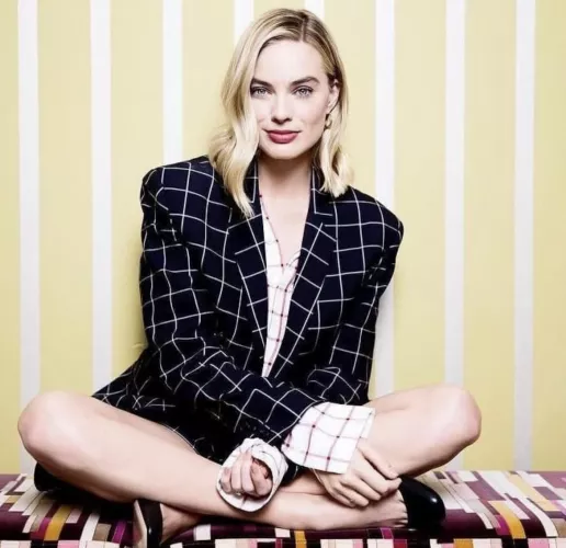 Let’s jerk our cocks for Margot by Dale2487