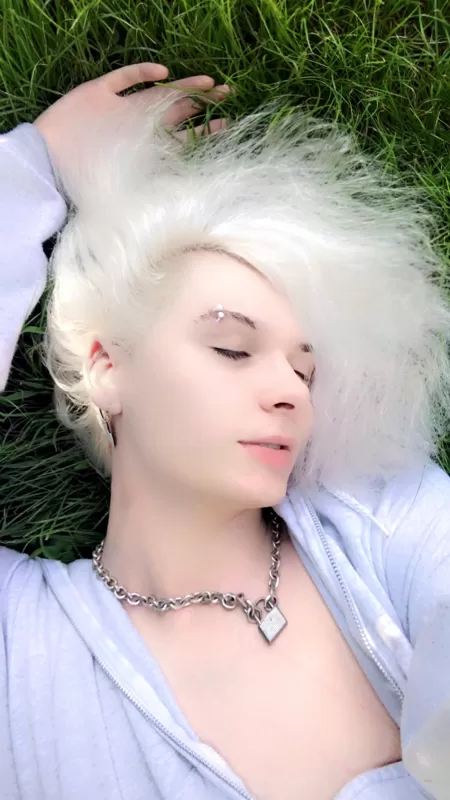 Let’s lay down together <3 by AnOldHag_