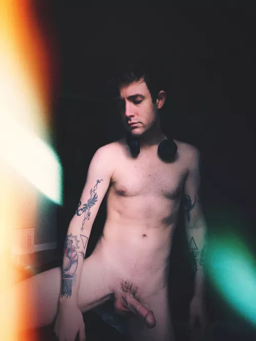 let’s listen to some tunes by glitch-wood