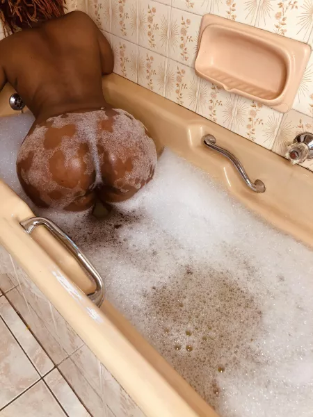 Let's make a splash by Vanilla_dip