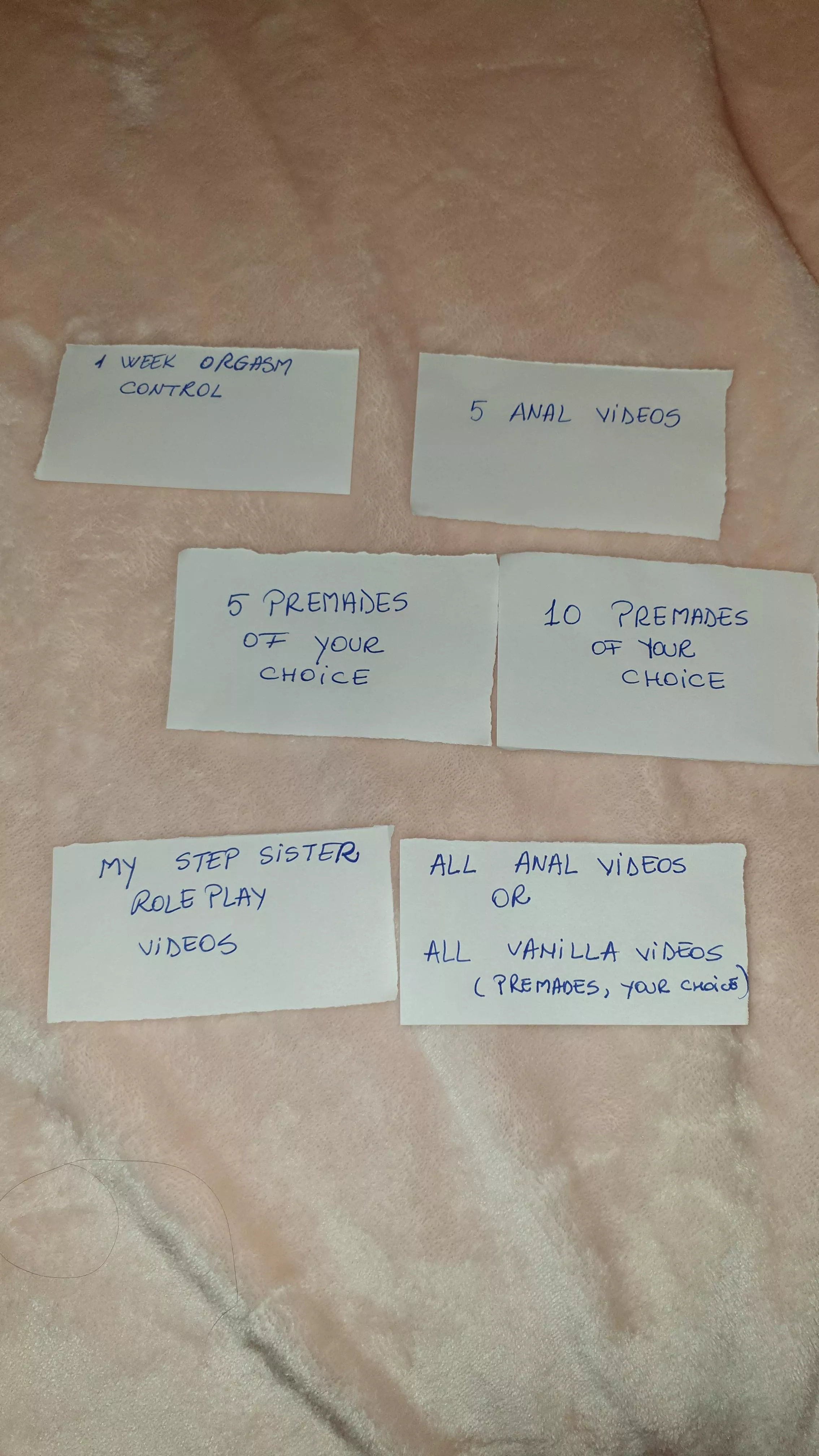 Let's play a fun game! <3 tip 10$ on only fans/MV for this raffle, more info in comments! posted by eliza_cs