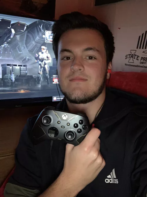 Let’s play halo? 😆 by AME1515