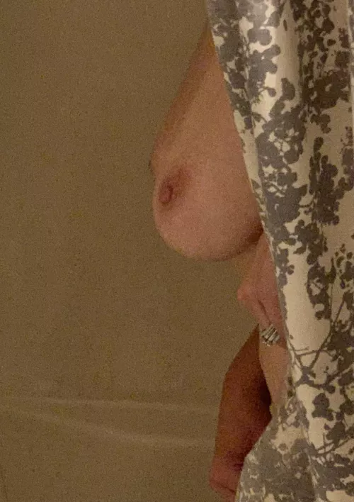 Let’s play in the shower by anonymasz