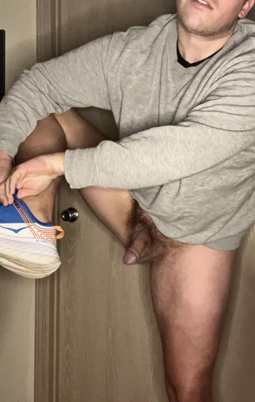 Let’s see….keys? Check. Shoes? Check. Wallet? Check. I feel like I’m forgetting something…? Oh well, off to the gym I go! by Ottoanonymous