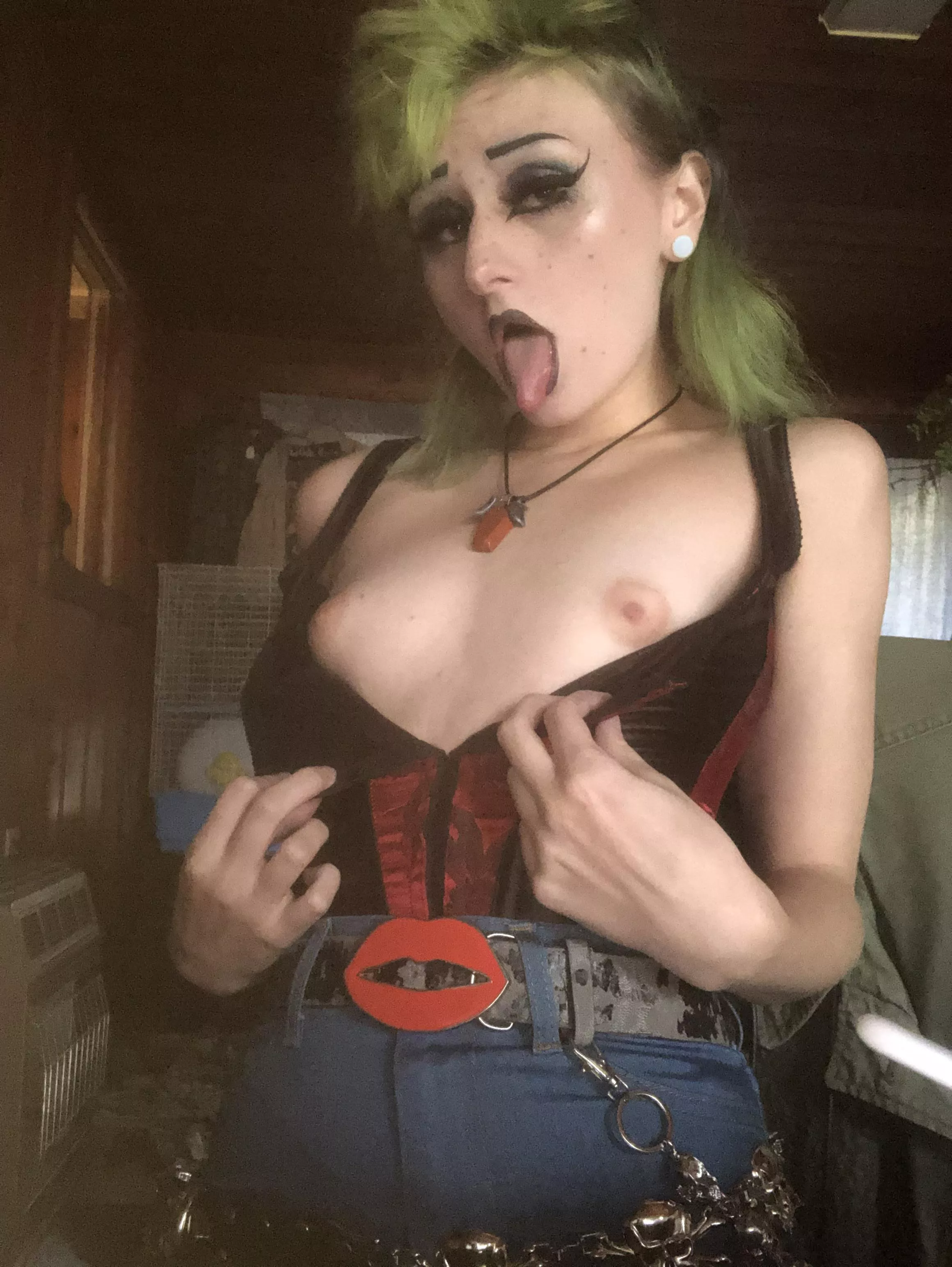 Let’s smoke and listen to my metal playlist B) Want a link?? posted by gloomybabyy