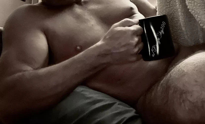 Let’s stay right here for the rest of the day. Just you and (m)e… by RoughSky200