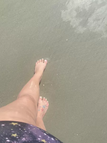 Let’s walk on the beach by LunaLuscious92