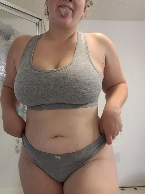 Let's watch scary movies together? 🥰 by ellielynn_93