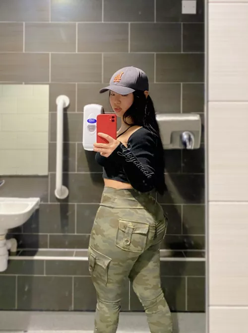 Let’s work out together. by yoyowooh