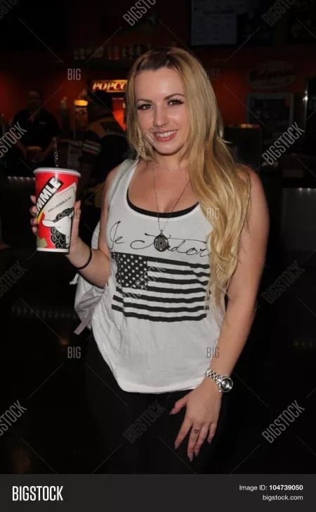 Lexi Belle by enjoying-beauty