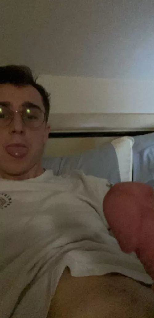 LFG I'm looking for a player 2 that will give me constant attention and look after me sexually 😅if you play WoW tbc that is a massive plus because my twink ass is always on that game. PST. by thelilcaoi