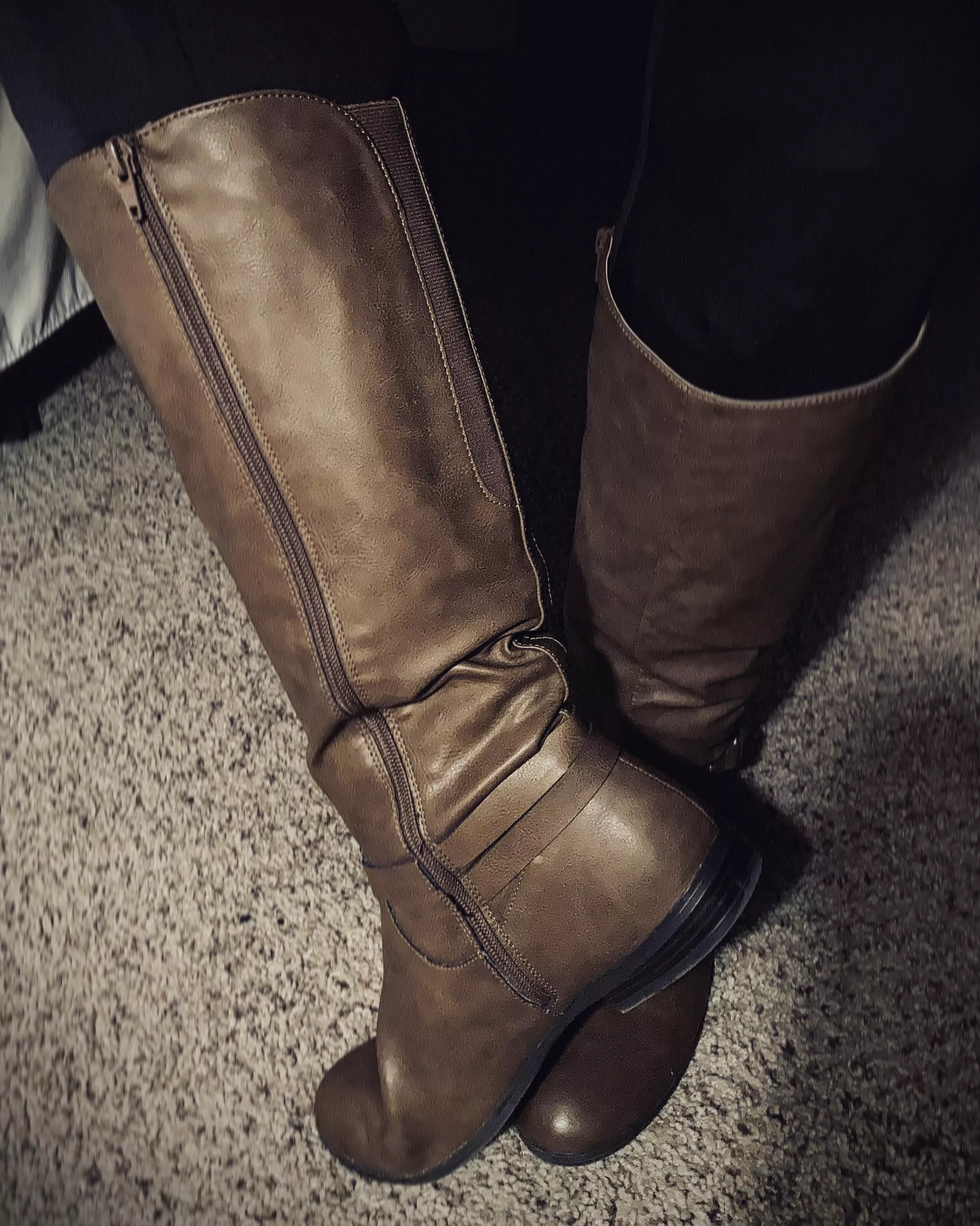 Lick all the way up the zipper.👅👢 posted by IrresistableLust