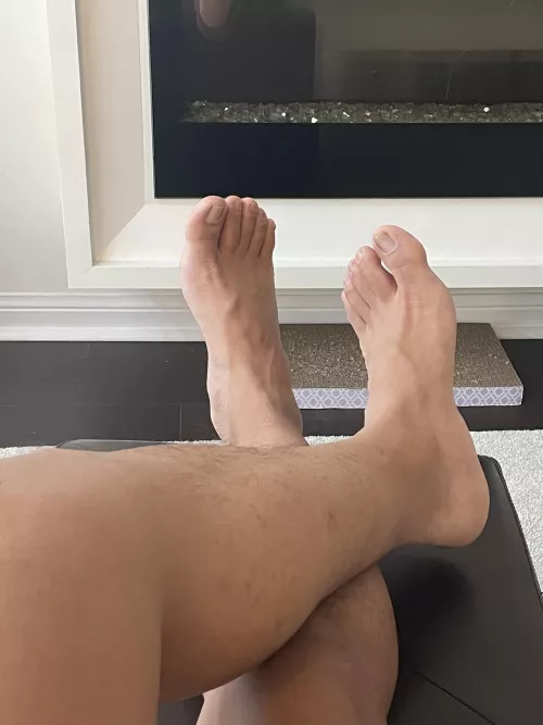 lick my king feet by kevinl5