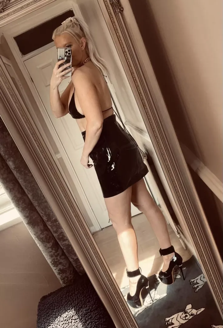 Lick my latex baby, get your tongue ready posted by sparkly-and-savage