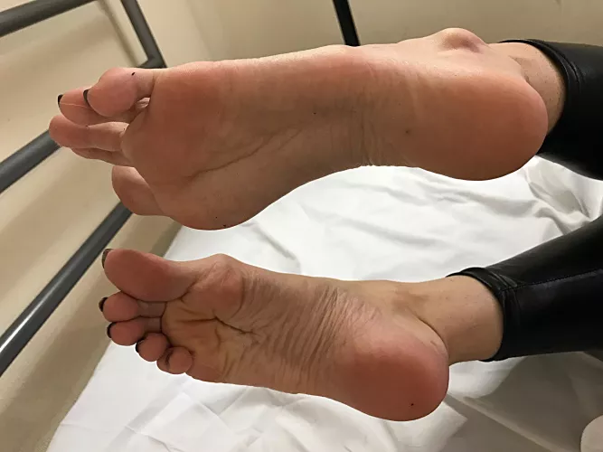 Lick my soles mmmm by Juliadomaina