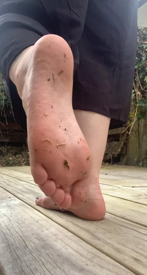 Lick the bottom of my soles till there clean, foot boy. [domme] by angxlbbyxx