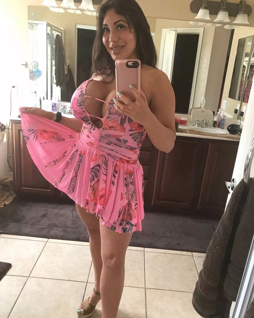 Life is better in pink posted by NeedMoarBoobs