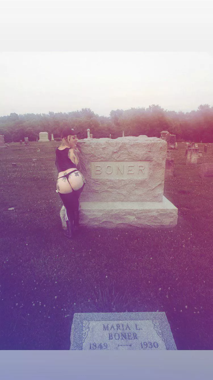 Life is hard guys, let me resERECT you 🖤💦 posted by __Kvinne__