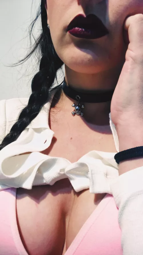 Lift my shirt by Alyce_PaddleBear666