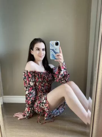 Lift up my dress to see everything you want to see ;) posted by glamzmel