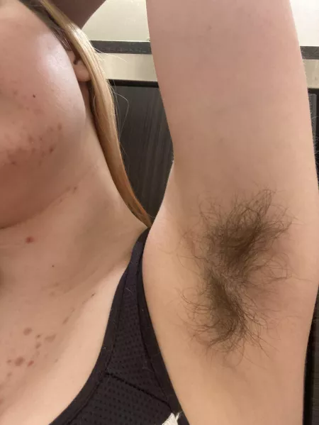 Lifting my arm for you~ by rainy_baby