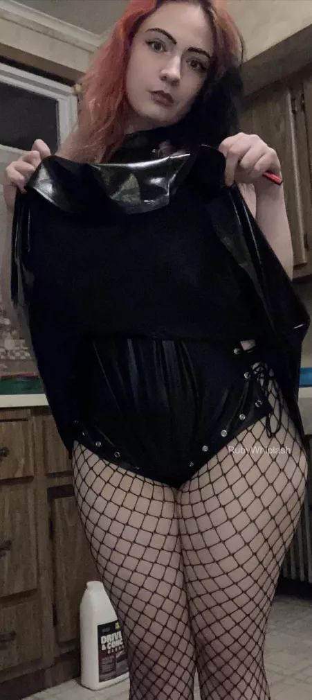 Lifts up shiny to reveal more shiny by RubyWhiplash