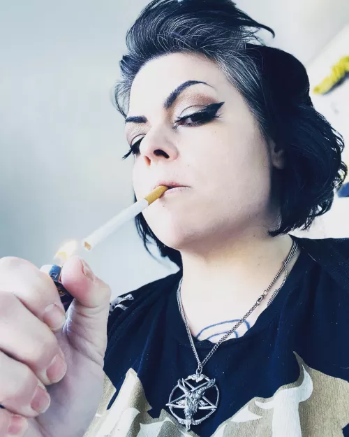 Light up in the middle of the day💋🖤🚬 by Vfevers