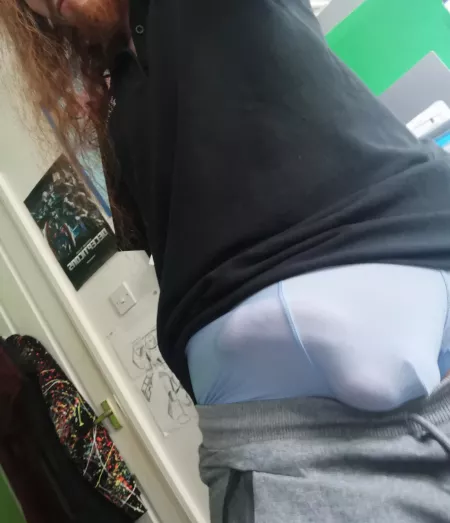 Lightweight boxers make for great definition by nudeposterr