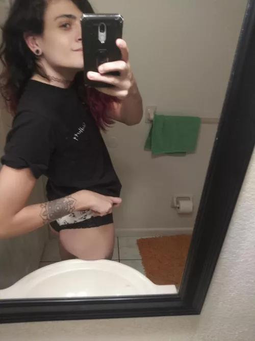 Like if you like booty🍑 by penisandtitties