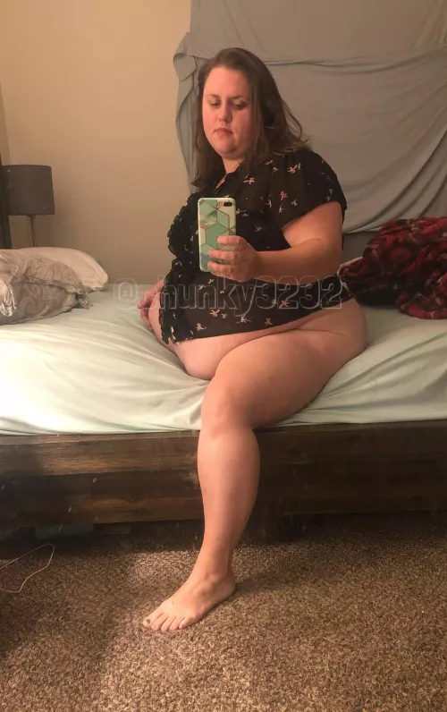 Like I’ve always said rounder in the middle the better. Don’t you agree? 😘 by chunky3232