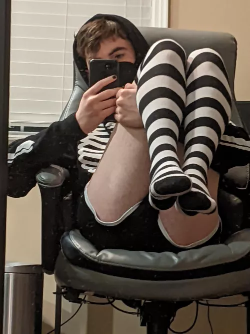 Like ma thighs 😏 by Twinky_Femboy69