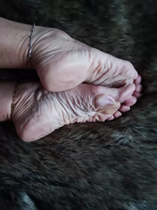 Like mature feets? by onlyfans_latina93