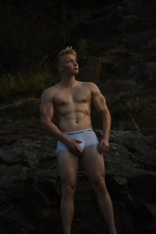 Like my bulge? by timlaurenz_