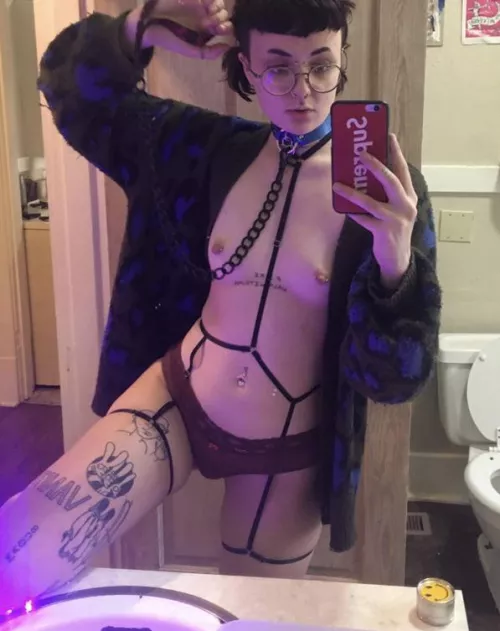 Like my leash? by lucyavalanche