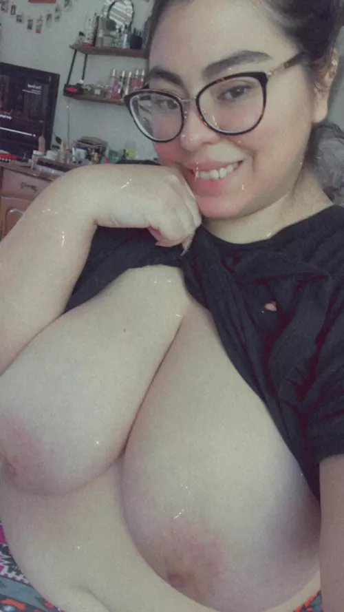 Like my new glasses? by SpicySophieV