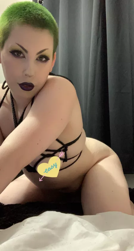 Like my new hair colour? I’ll be shaving it soon.. what colour next? 💜💛💙🧡💚❤️🖤 by graveslvt