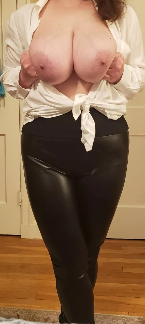 Like my new pants? by bunny_lover1