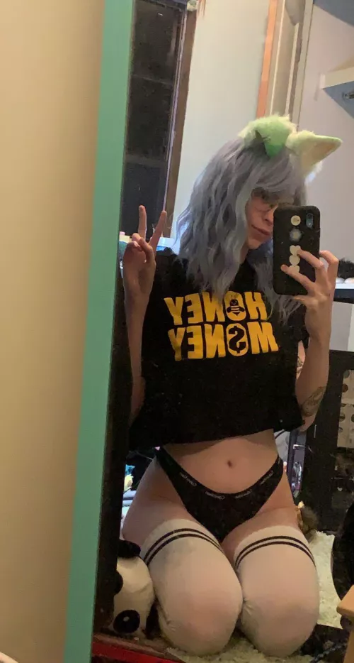 Like my outfit?💚 by dejectedwraith