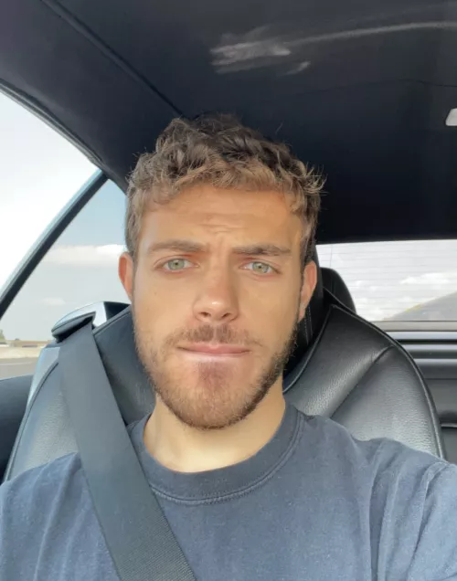 Like the way my eyes look here :) by WarChamp13