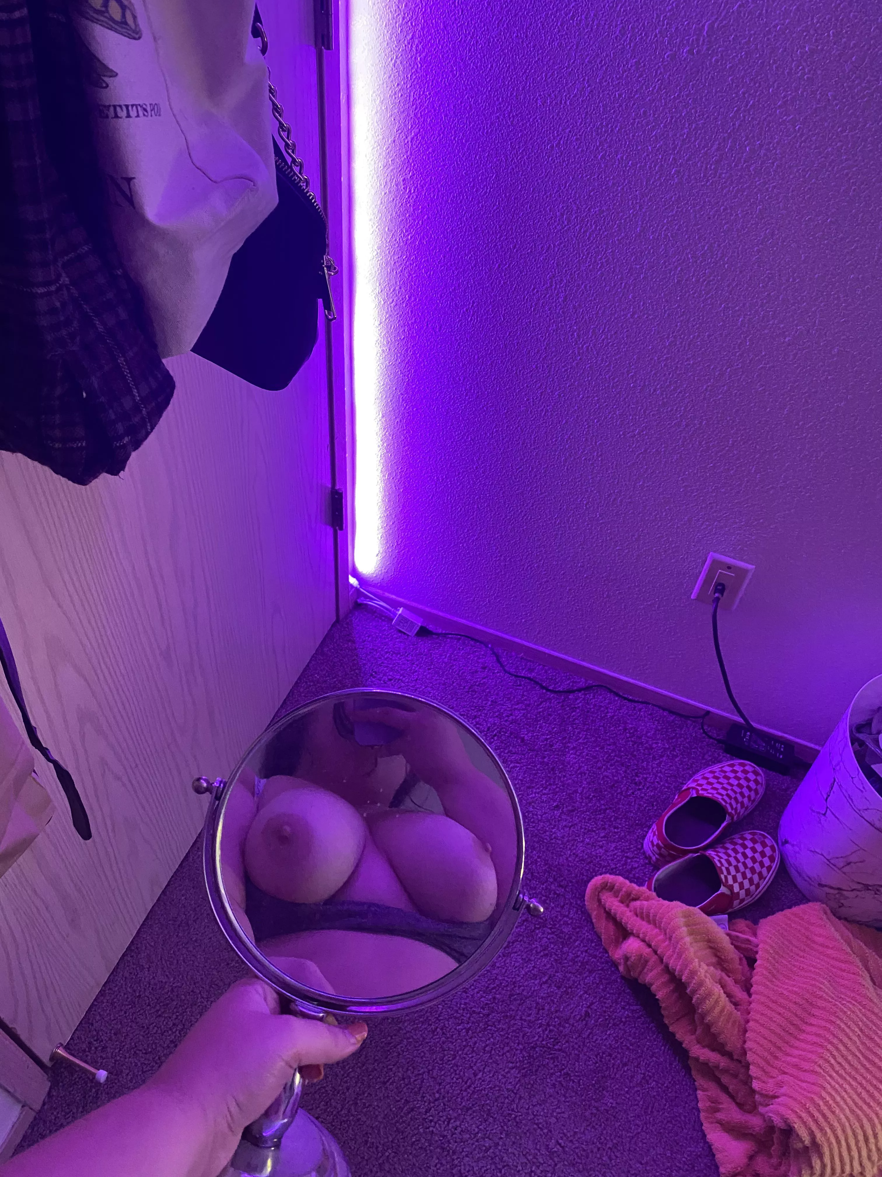 Like this angle? 🤍 posted by hannahbananafefo